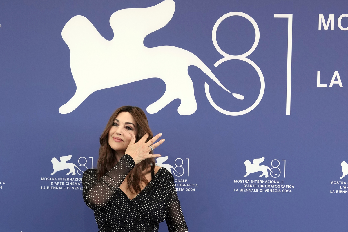 Festival di Venezia, Monica Bellucci: “Tim Burton mi ha fatto a pezzi in Beetlejuice Beetlejuice”. Ecco perchè