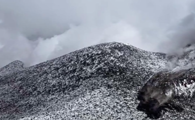 Sicilia, Etna innevato ad agosto come una cima delle Alpi: ma il vulcano è ricoperto di grandine