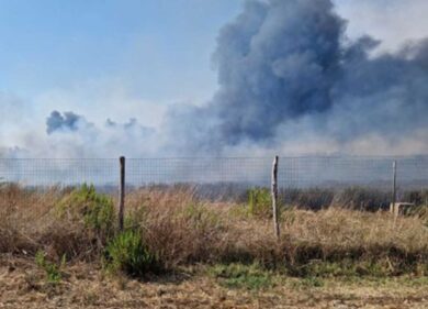 Roma, di nuovo a fuoco Monte Carnevale, finestre chiuse nel raggio di 3 chilometri