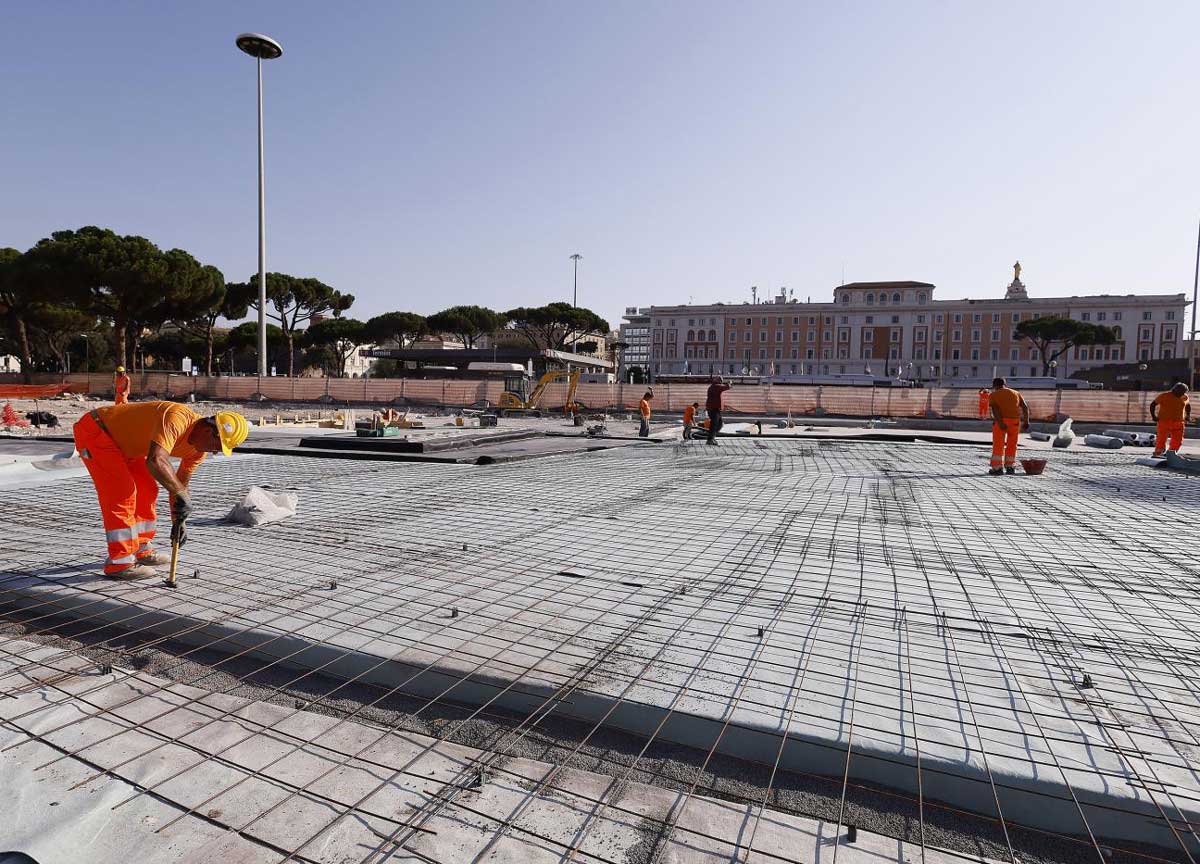 Cantieri, rifiuti e degrado: a Roma rivolta vip. Gassmann contro i lavori alla stazione Termini: “E gli alberi”? Cantieri, rifiuti e degrado: a Roma rivolta vip. Gassmann contro i lavori alla stazione Termini: “E gli alberi”?