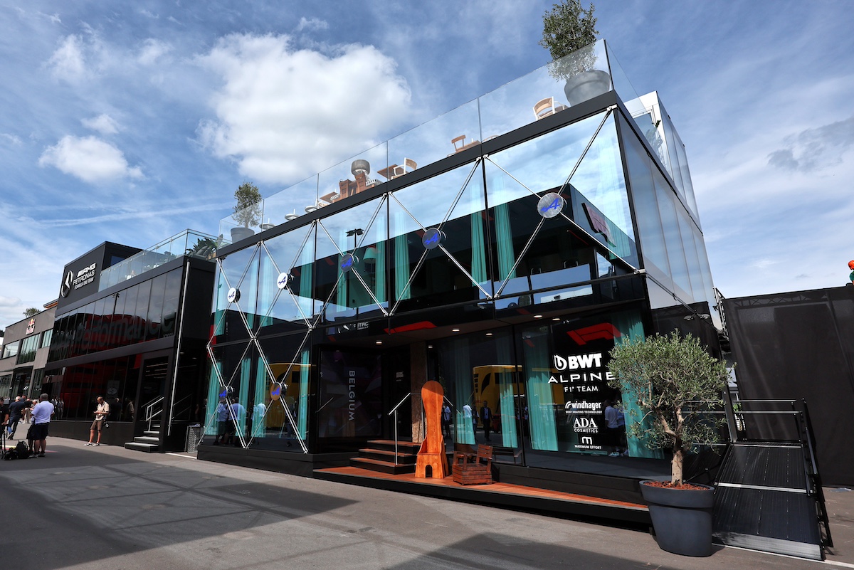 Philippe Starck rivoluziona l’hospitality di BWT Alpine F1 Team a Monza Philippe Starck rivoluziona l’hospitality di BWT Alpine F1 Team a Monza