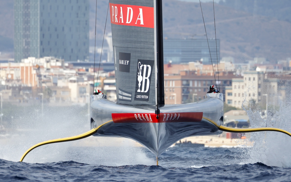 Luna Rossa Prada Pirelli conquista la vittoria contro Alinghi nella quarta giornata della Louis Vuitton Cup