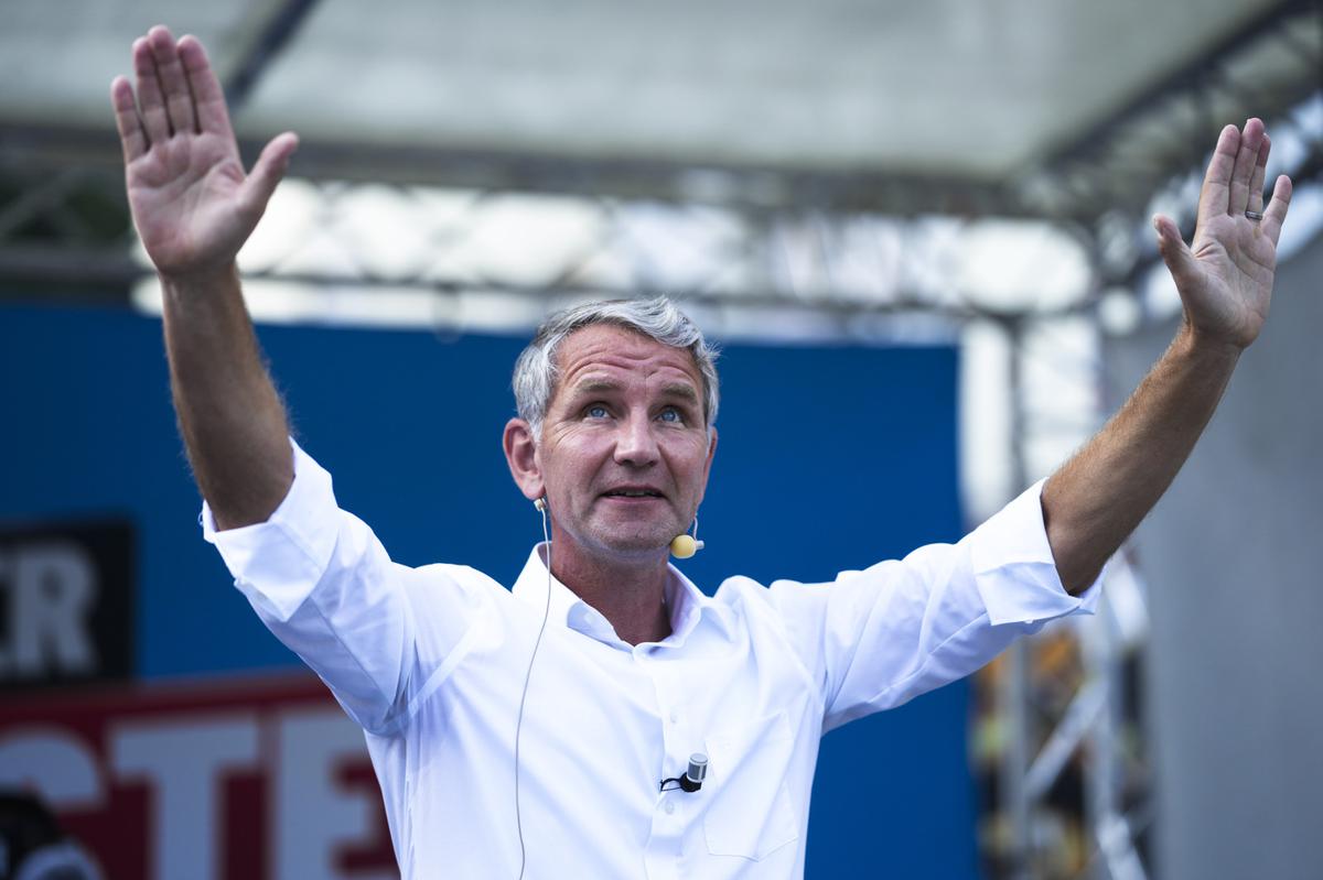 Elezioni in Germania, l’estrema destra sfonda in Turingia ed è secondo partito in Sassonia. Scholz: “Risultati amari” Elezioni in Germania, l’estrema destra sfonda in Turingia ed è secondo partito in Sassonia. Scholz: “Risultati amari”