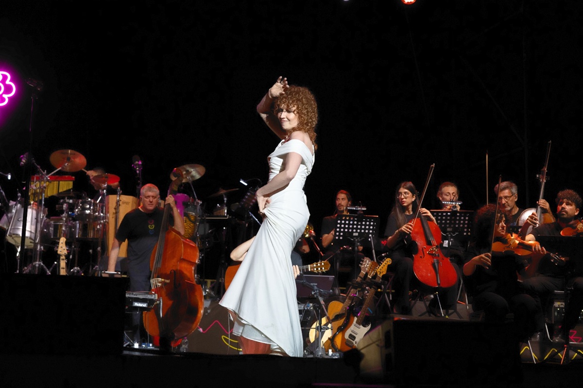 Galleria foto 'Cattolica, Arena della Regina in visibilio per Fiorella Mannoia e la sua Orchestra Sinfonica' - foto 1