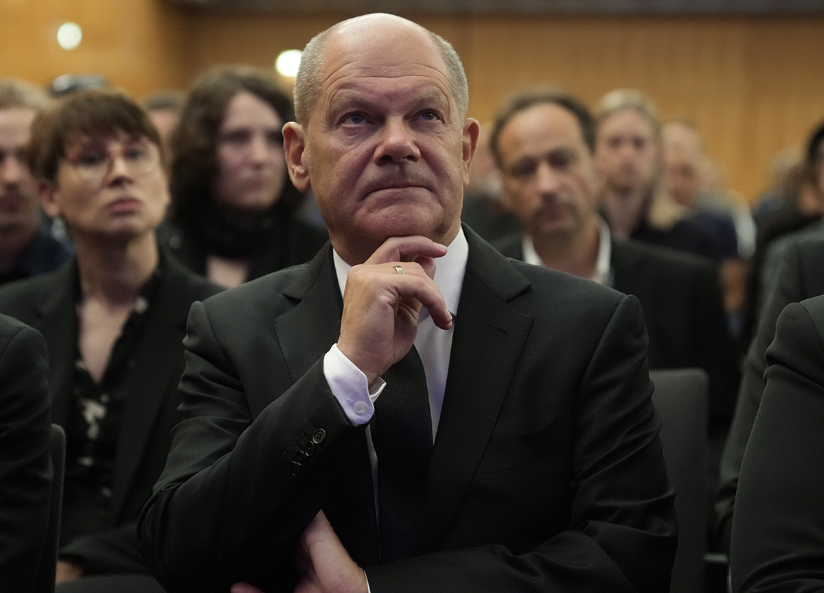 Germania, l’avanzata dei neonazi è un avviso di sfratto a Scholz. Il suo Spd è in caduta libera al 6% Germania, l’avanzata dei neonazi è un avviso di sfratto a Scholz. Il suo Spd è in caduta libera al 6%