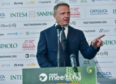 Allevamenti intensivi e sostenibilità ambientale: “Tutto quello che il ministro Lollobrigida ignora”