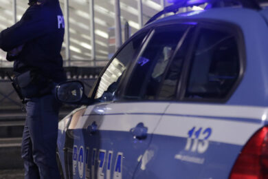 Rapinano una coppia a Milano, individuati perchè uno è strabico