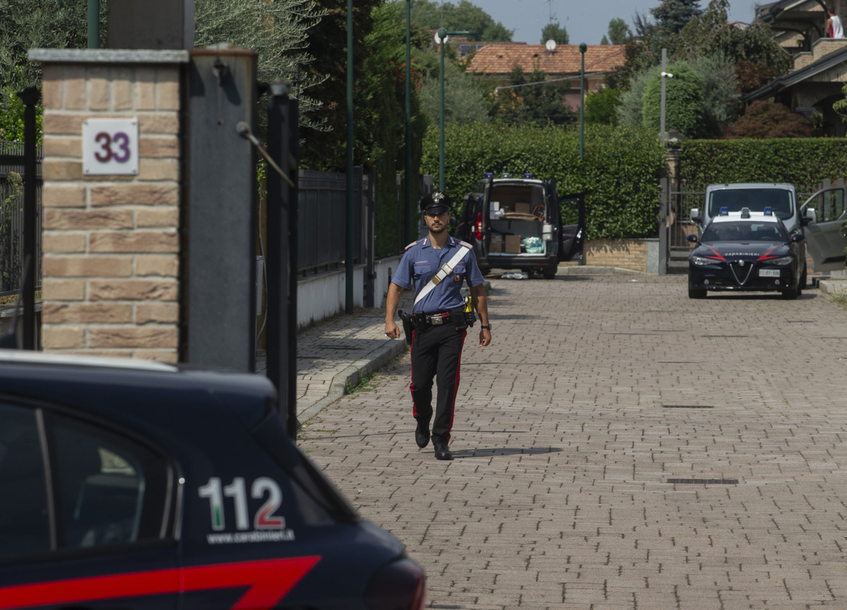 Strage Paderno, 68 coltellate ai familiari (molte al collo). Il killer: “Non riuscivo a fermarmi” Strage Paderno, 68 coltellate ai familiari (molte al collo). Il killer: “Non riuscivo a fermarmi”