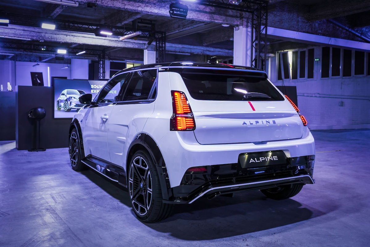 Alpine A290 debutta al Salone Auto Torino 2024, la city car sportiva del futuro