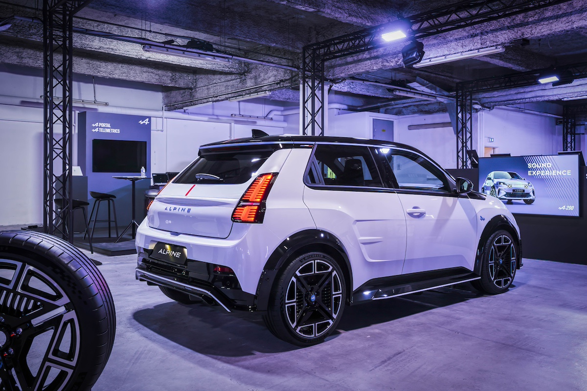 Alpine A290 debutta al Salone Auto Torino 2024, la city car sportiva del futuro