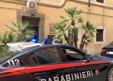 Roma, donna accoltella il convivente: lui è in codice rosso, lei in caserma dai Carabinieri