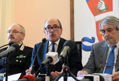 Dossieraggio, carte all’Antimafia. Scontro FI-M5s sul ruolo di De Raho