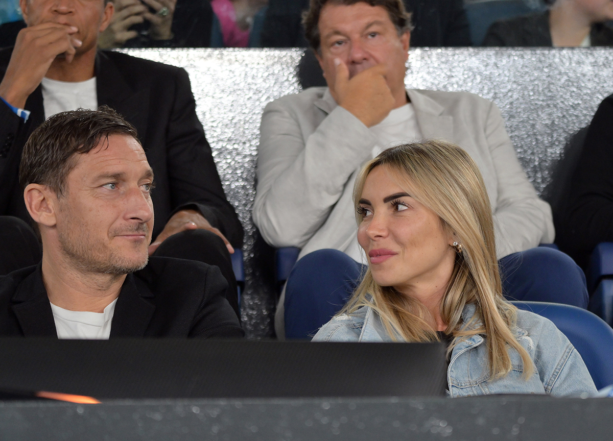 Noemi Bocchi conquista il cuore di Isabel, la figlia di Ilary Blasi. “Ti voglio bene”, scrive la piccola di Totti nella letterina di auguri