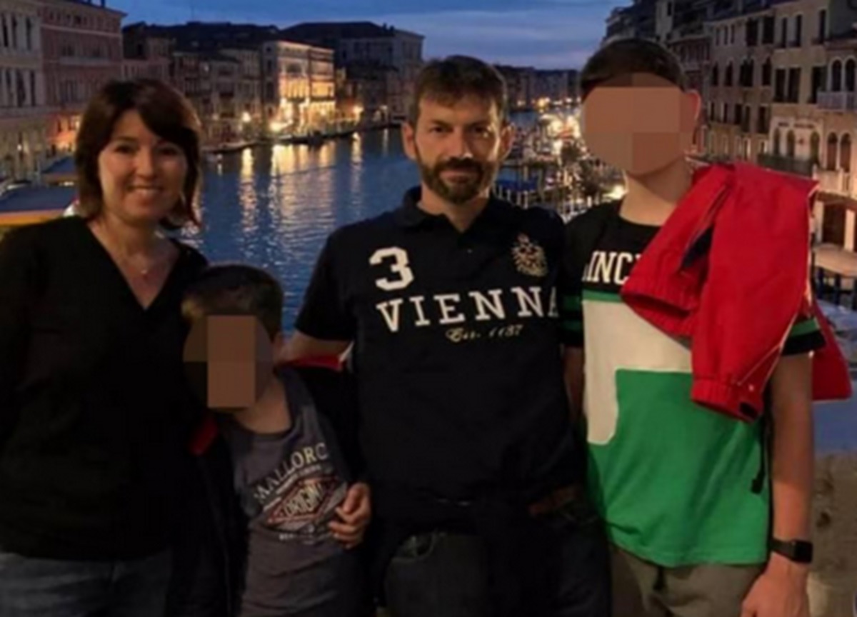 Strage Paderno, 68 coltellate ai familiari (molte al collo). Il killer: “Non riuscivo a fermarmi” Strage Paderno, 68 coltellate ai familiari (molte al collo). Il killer: “Non riuscivo a fermarmi”