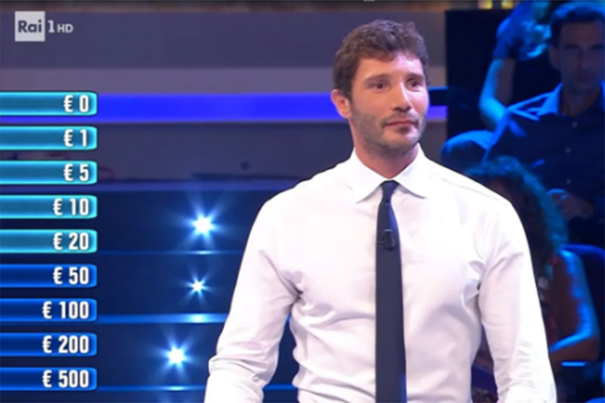 Ascolti tv: Stefano De Martino show, da Affari Tuoi al prime time con Carlo Conti! Ascolti tv: Stefano De Martino show, da Affari Tuoi al prime time con Carlo Conti!