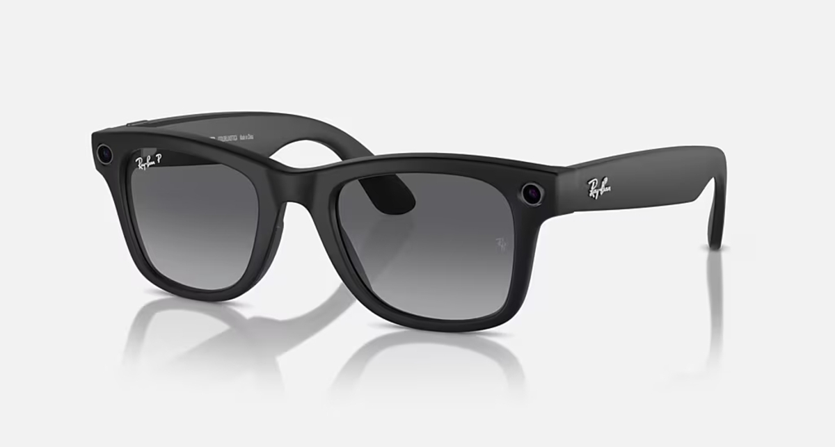 Caso Boccia-Sangiuliano, tutti pazzi per i Ray-Ban Stories dell’influencer: ecco come funzionano gli occhiali-telecamera da 329 euro dell’amante del ministro