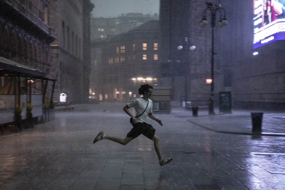 Maltempo in Lombardia: forti temporali, si allaga il tribunale di Milano. FOTO