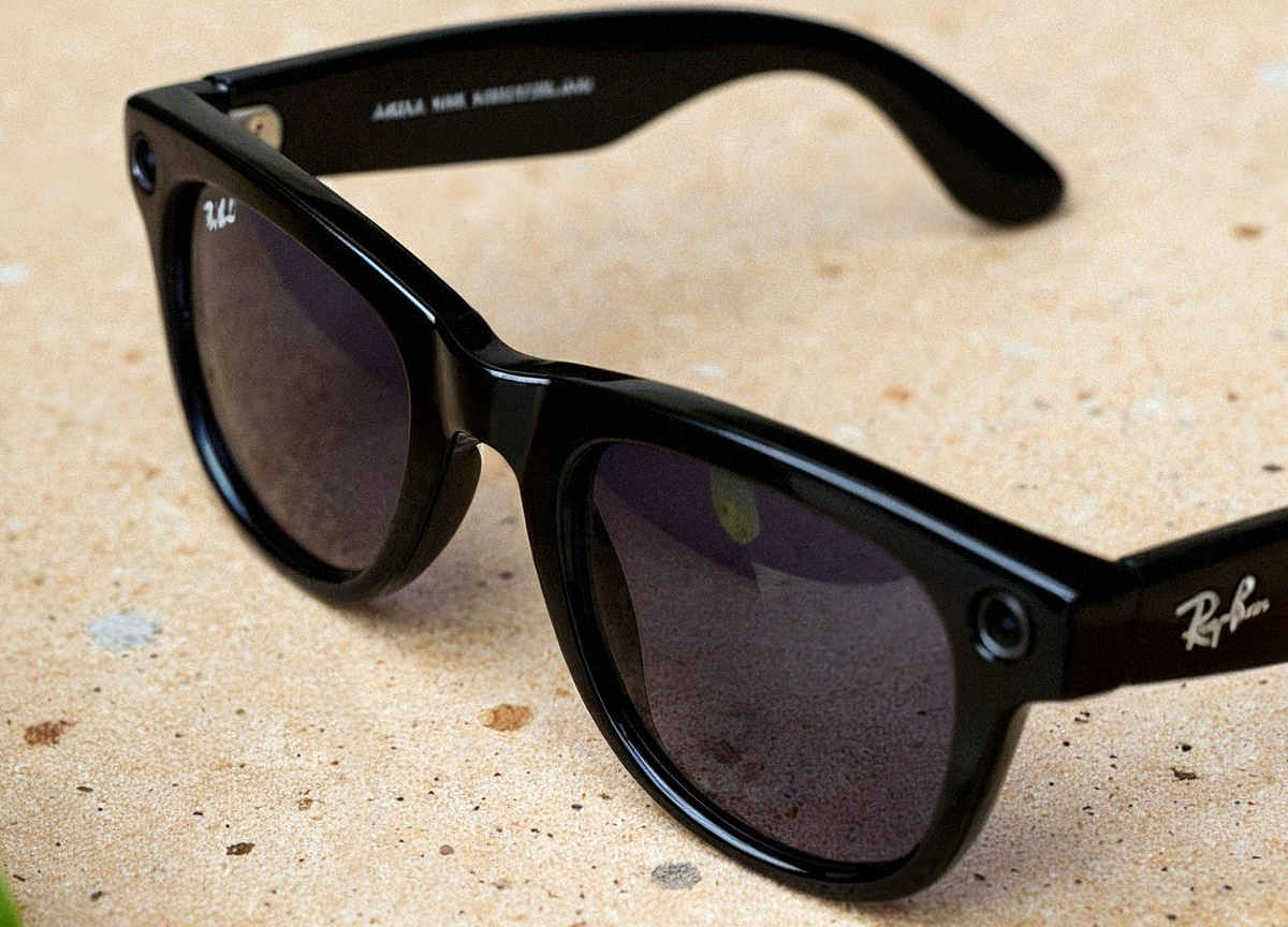 Caso Boccia-Sangiuliano, tutti pazzi per i Ray-Ban Stories dell’influencer: ecco come funzionano gli occhiali-telecamera da 329 euro dell’amante del ministro