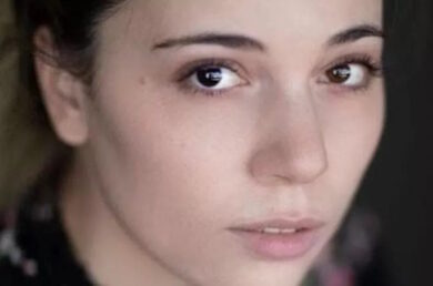 Francesca Carocci muore per infarto a 28 anni: i medici avevano dato antidolorifici all’attrice