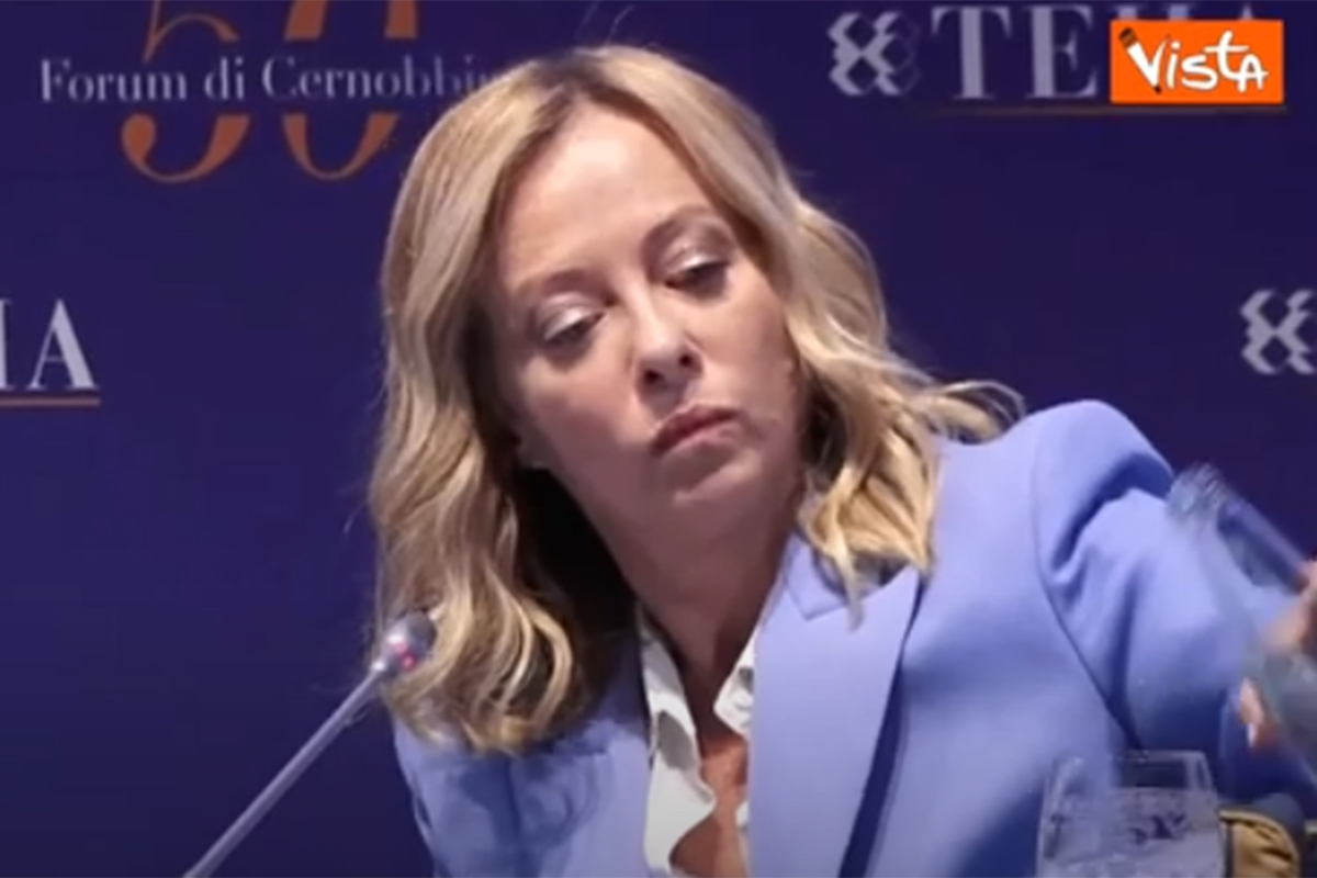 Domande su Sangiuliano a Giorgia Meloni, il pubblico di Cernobbio grida “Basta!” Domande su Sangiuliano a Giorgia Meloni, il pubblico di Cernobbio grida “Basta!”