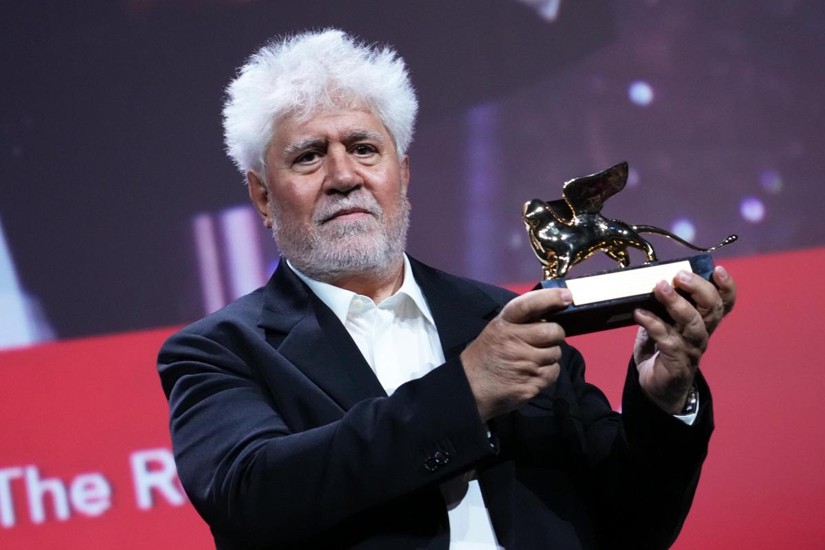 Mostra Venezia: a ‘The Room Next Door’ di Pedro Almodovar il Leone d’oro. Kidman assente, morta la mamma Mostra Venezia: a ‘The Room Next Door’ di Pedro Almodovar il Leone d’oro. Kidman assente, morta la mamma