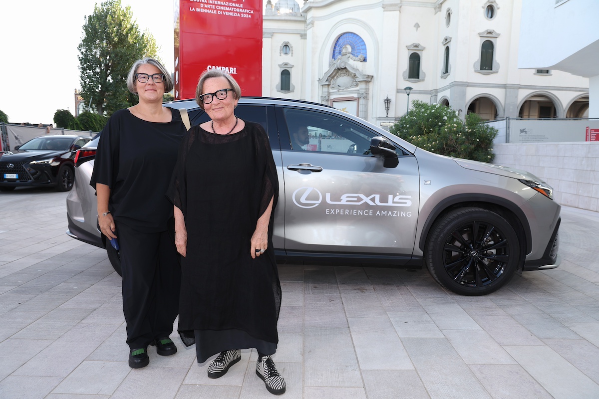 Pedro Almodóvar conquista il Leone d’Oro alla 81ª Mostra del Cinema di Venezia, Lexus auto ufficiale per l’ottavo anno Pedro Almodóvar conquista il Leone d’Oro alla 81ª Mostra del Cinema di Venezia, Lexus auto ufficiale per l’ottavo anno