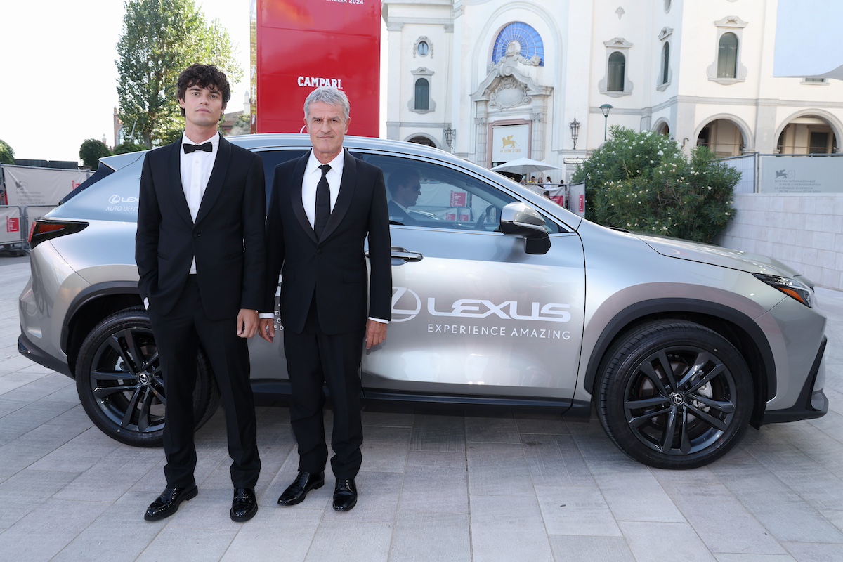 Pedro Almodóvar conquista il Leone d’Oro alla 81ª Mostra del Cinema di Venezia, Lexus auto ufficiale per l’ottavo anno Pedro Almodóvar conquista il Leone d’Oro alla 81ª Mostra del Cinema di Venezia, Lexus auto ufficiale per l’ottavo anno