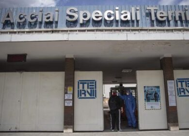 L’acciaieria Ast ferma l’altoforno di Terni: “Costi insostenibili”. Operai a rischio cassa integrazione