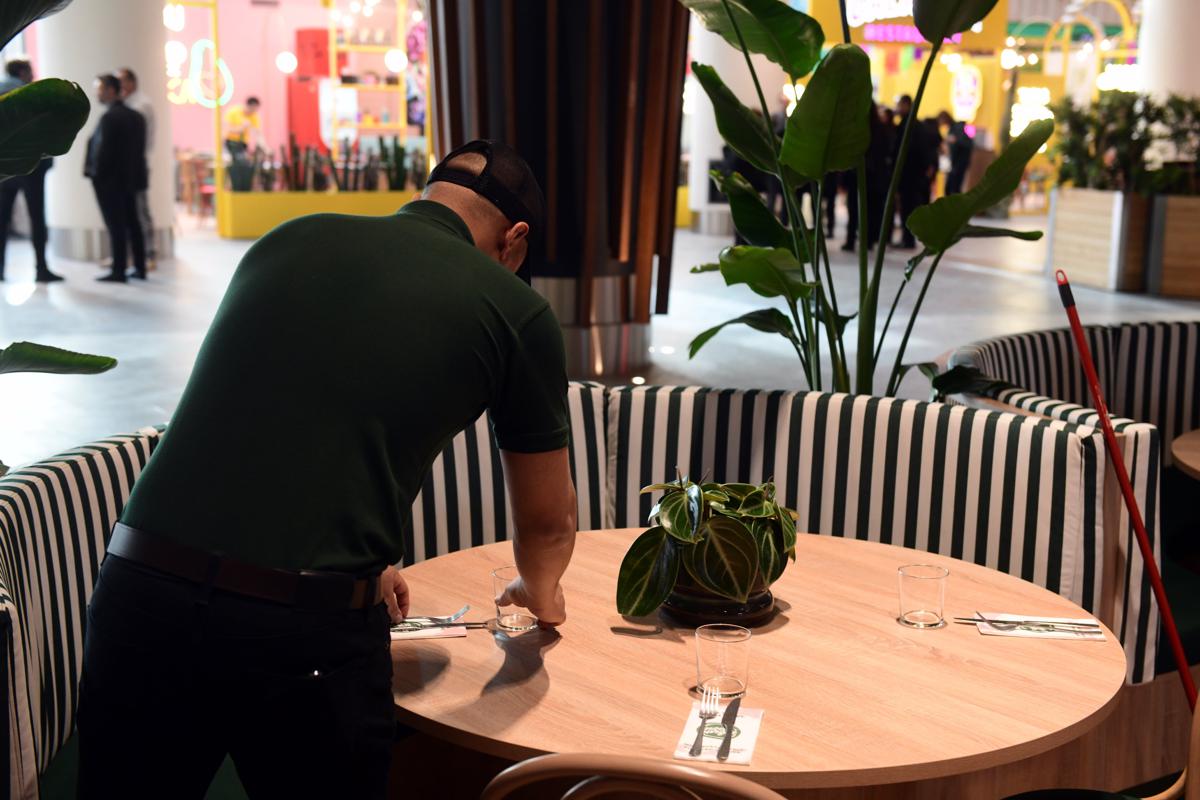 Neat Burger, nuovo store a Milano: il ristorante plant-based di Hamilton e Di Caprio arriva in Porta Venezia Neat Burger, nuovo store a Milano: il ristorante plant-based di Hamilton e Di Caprio arriva in Porta Venezia