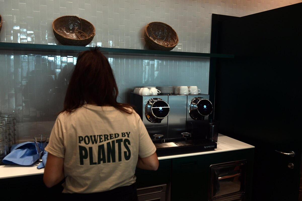 Neat Burger, nuovo store a Milano: il ristorante plant-based di Hamilton e Di Caprio arriva in Porta Venezia Neat Burger, nuovo store a Milano: il ristorante plant-based di Hamilton e Di Caprio arriva in Porta Venezia