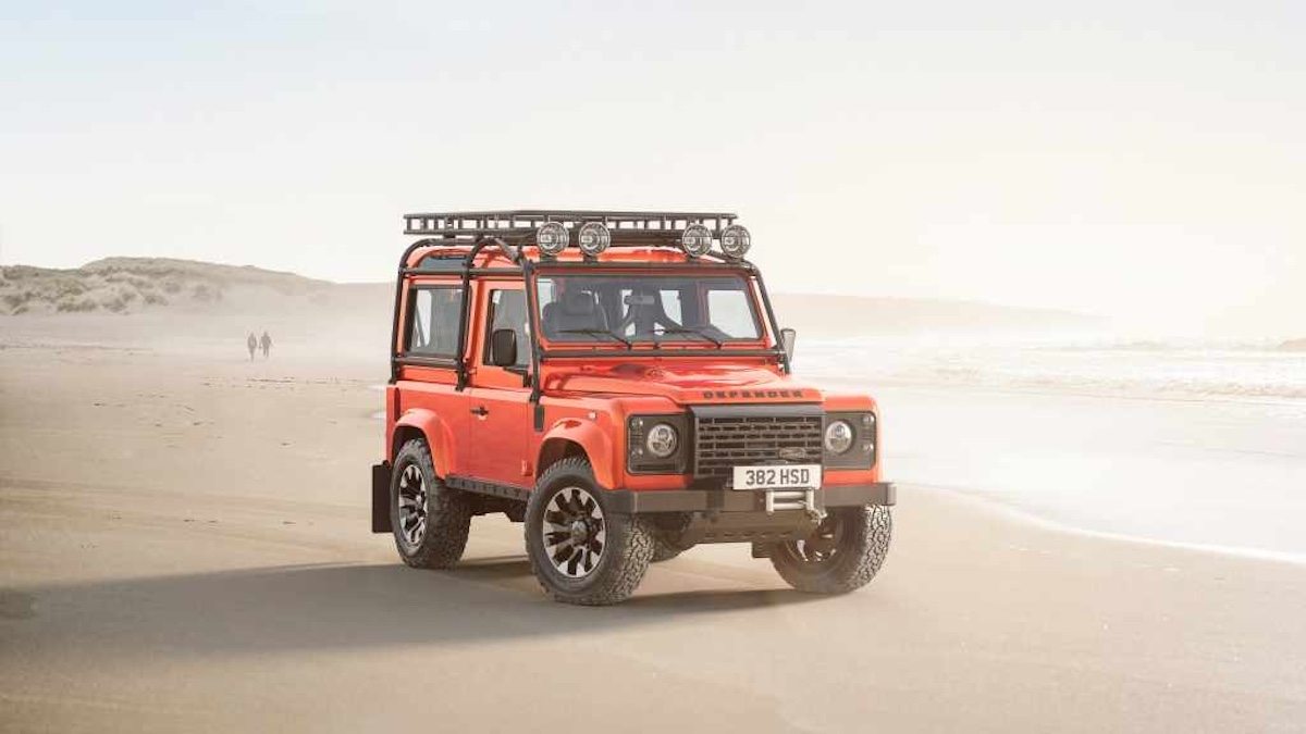 Land Rover Classic svela il Defender V8 by Works Bespoke: tradizione e personalizzazione senza compromessi