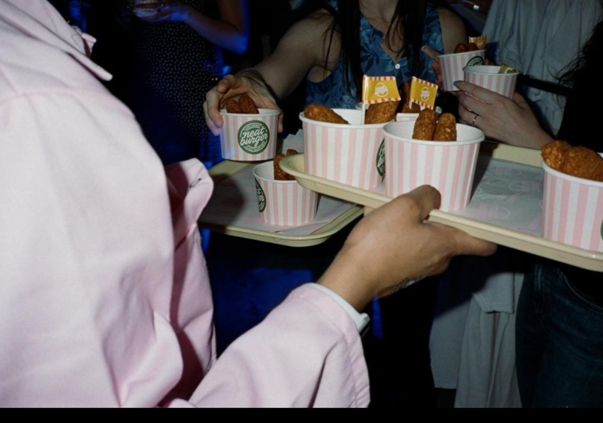 Neat Burger, nuovo store a Milano: il ristorante plant-based di Hamilton e Di Caprio arriva in Porta Venezia Neat Burger, nuovo store a Milano: il ristorante plant-based di Hamilton e Di Caprio arriva in Porta Venezia