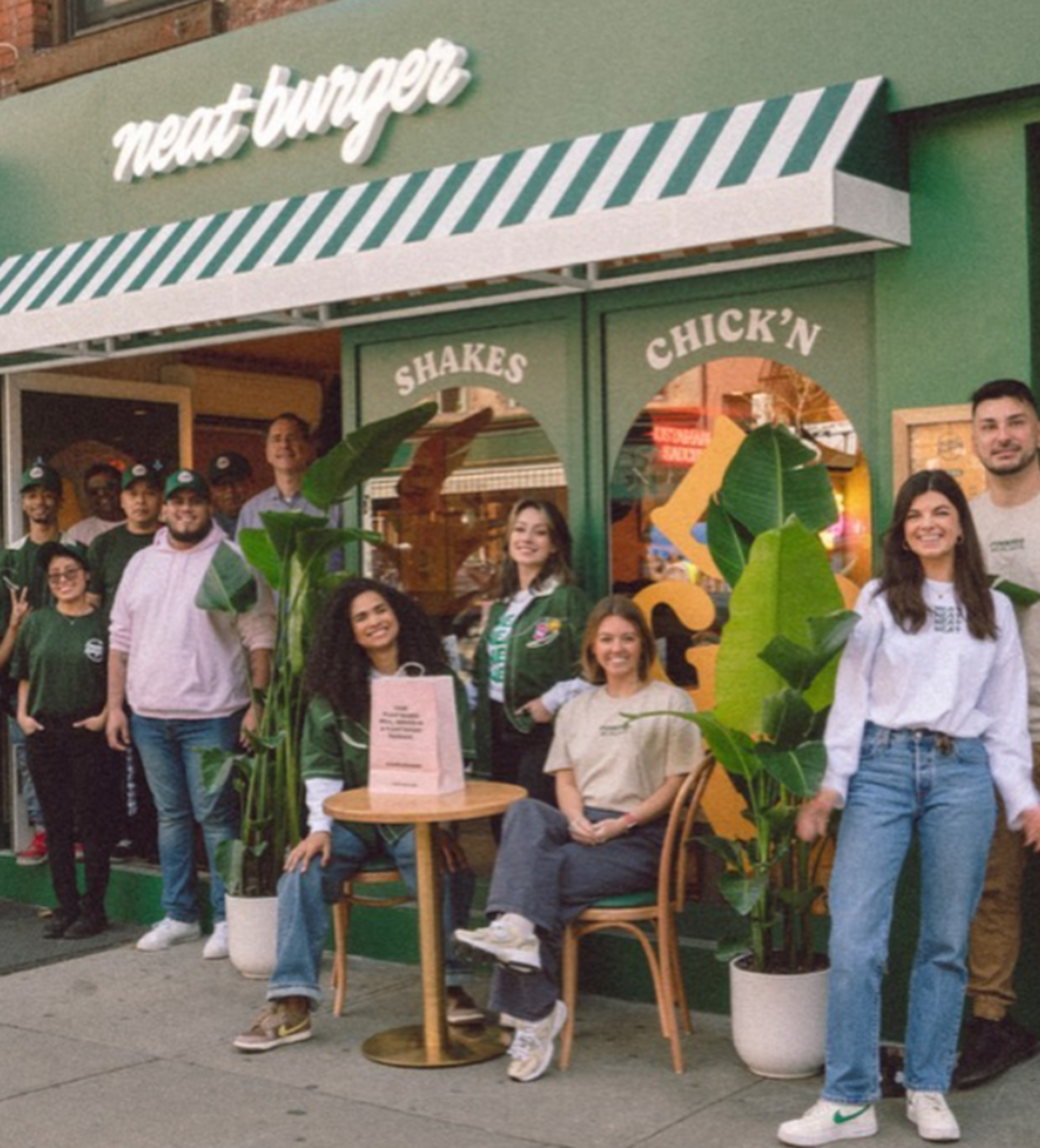 Neat Burger, nuovo store a Milano: il ristorante plant-based di Hamilton e Di Caprio arriva in Porta Venezia Neat Burger, nuovo store a Milano: il ristorante plant-based di Hamilton e Di Caprio arriva in Porta Venezia