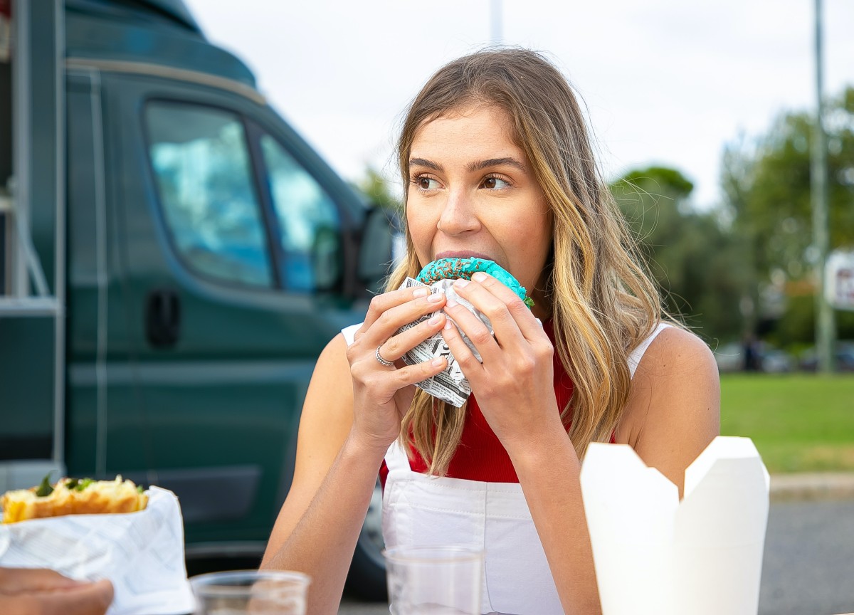 Sempre stanchi e di cattivo umore? La colpa è di un cibo in particolare che tutti mangiamo Sempre stanchi e di cattivo umore? La colpa è di un cibo in particolare che tutti mangiamo