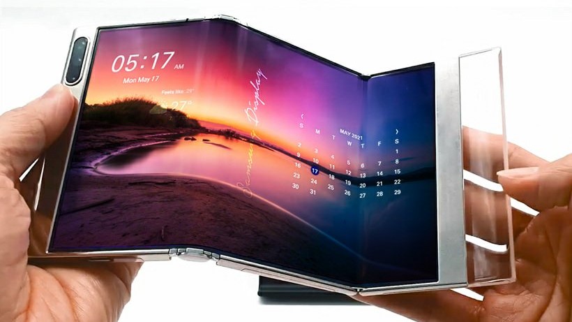 Huawei sfida Apple e lancia il primo smartphone pieghevole con tre schermi: costa quasi tremila euro Huawei sfida Apple e lancia il primo smartphone pieghevole con tre schermi: costa quasi tremila euro