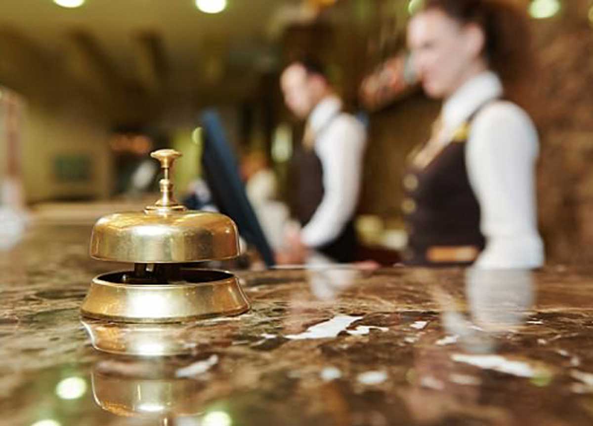 Turismo, la beffa di Roma: invasi da tutto il mondo ma in 8 mila sono senza contratto Confindustria Turismo, la beffa di Roma: invasi da tutto il mondo ma in 8 mila sono senza contratto Confindustria