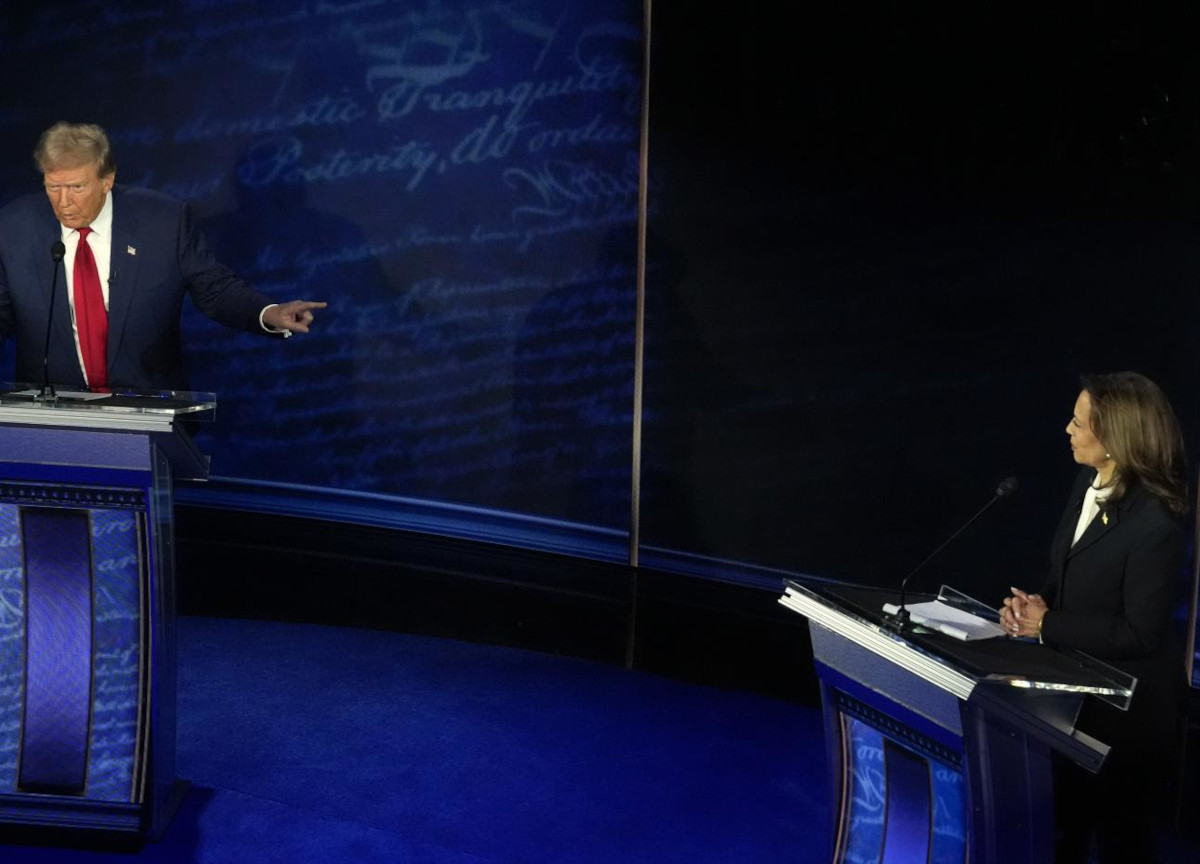 Usa 2024, Harris prende le distanze dal presidente: “Non sono Biden”. Trump: “Gli immigrati mangiano cani e gatti”
