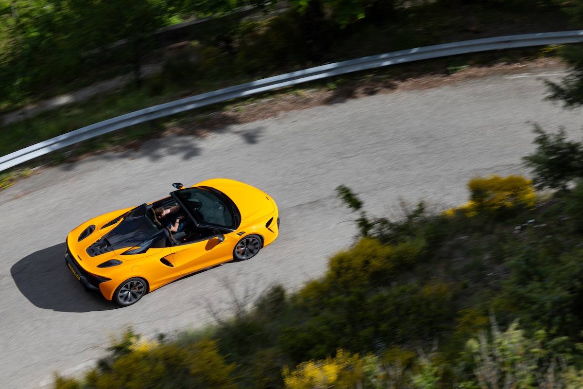 McLaren Artura Spider debutta al Salone Auto Torino 2024 McLaren Artura Spider debutta al Salone Auto Torino 2024