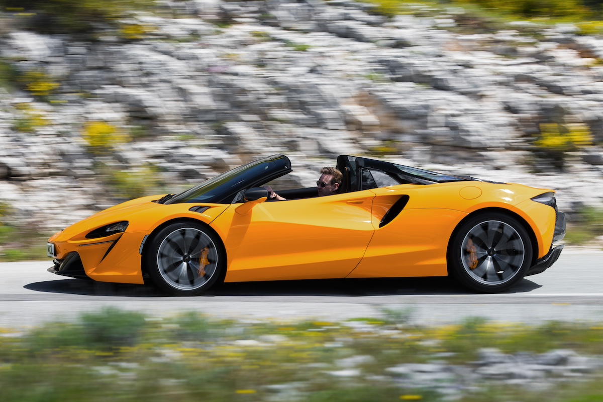 McLaren Artura Spider debutta al Salone Auto Torino 2024 McLaren Artura Spider debutta al Salone Auto Torino 2024