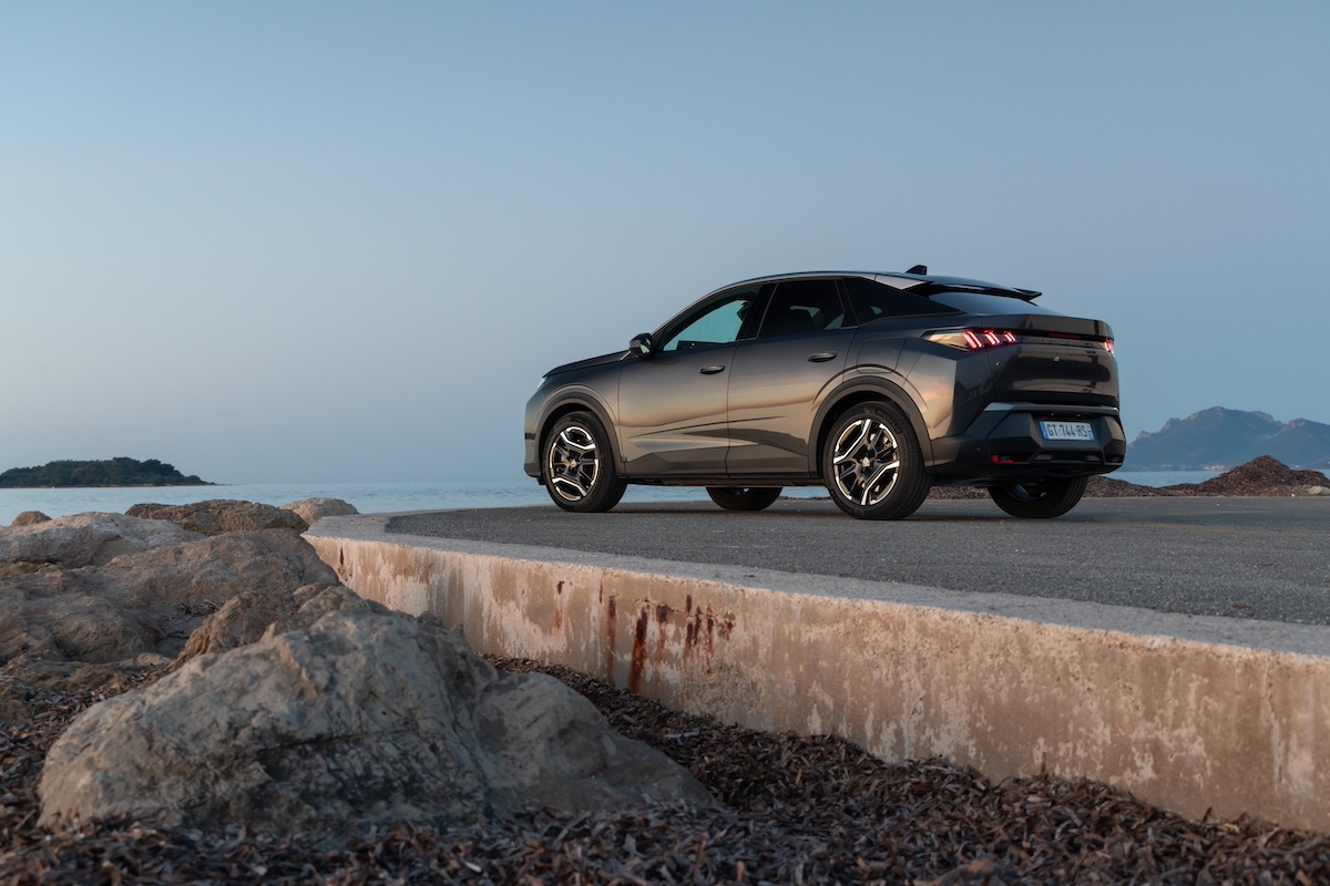 PEUGEOT nuovo 3008 Plug-In Hybrid, prestazioni elevate e innovazione per una mobilità più sostenibile PEUGEOT nuovo 3008 Plug-In Hybrid, prestazioni elevate e innovazione per una mobilità più sostenibile
