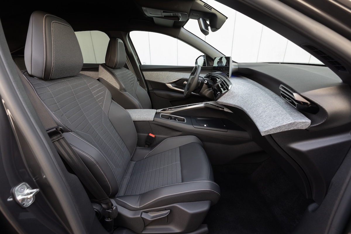 PEUGEOT nuovo 3008 Plug-In Hybrid, prestazioni elevate e innovazione per una mobilità più sostenibile PEUGEOT nuovo 3008 Plug-In Hybrid, prestazioni elevate e innovazione per una mobilità più sostenibile