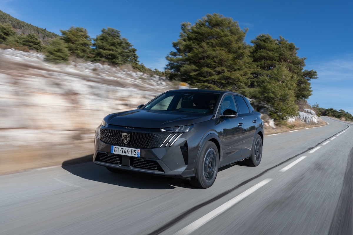 PEUGEOT nuovo 3008 Plug-In Hybrid, prestazioni elevate e innovazione per una mobilità più sostenibile PEUGEOT nuovo 3008 Plug-In Hybrid, prestazioni elevate e innovazione per una mobilità più sostenibile