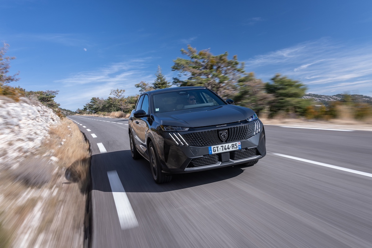 PEUGEOT nuovo 3008 Plug-In Hybrid, prestazioni elevate e innovazione per una mobilità più sostenibile PEUGEOT nuovo 3008 Plug-In Hybrid, prestazioni elevate e innovazione per una mobilità più sostenibile