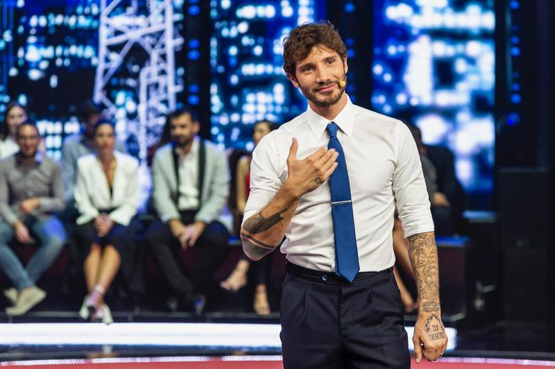 Cinque Minuti, ospiti stasera: Vespa intervista Stefano De Martino Cinque Minuti, ospiti stasera: Vespa intervista Stefano De Martino