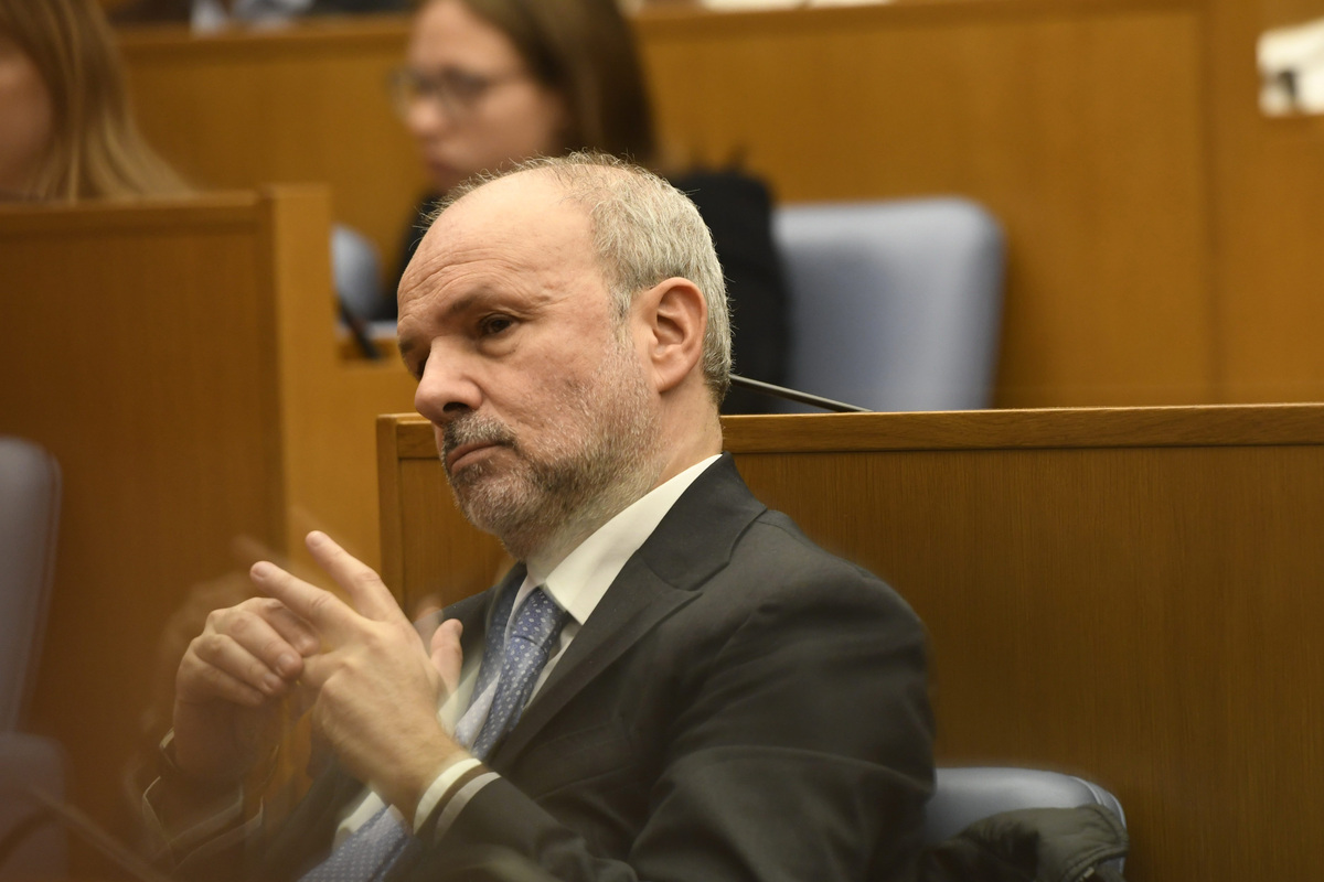 Violenza su medici e infermieri, arriva la stretta del governo. Schillaci: “Arresto in flagranza per chi aggredisce il personale sanitario” Violenza su medici e infermieri, arriva la stretta del governo. Schillaci: “Arresto in flagranza per chi aggredisce il personale sanitario”