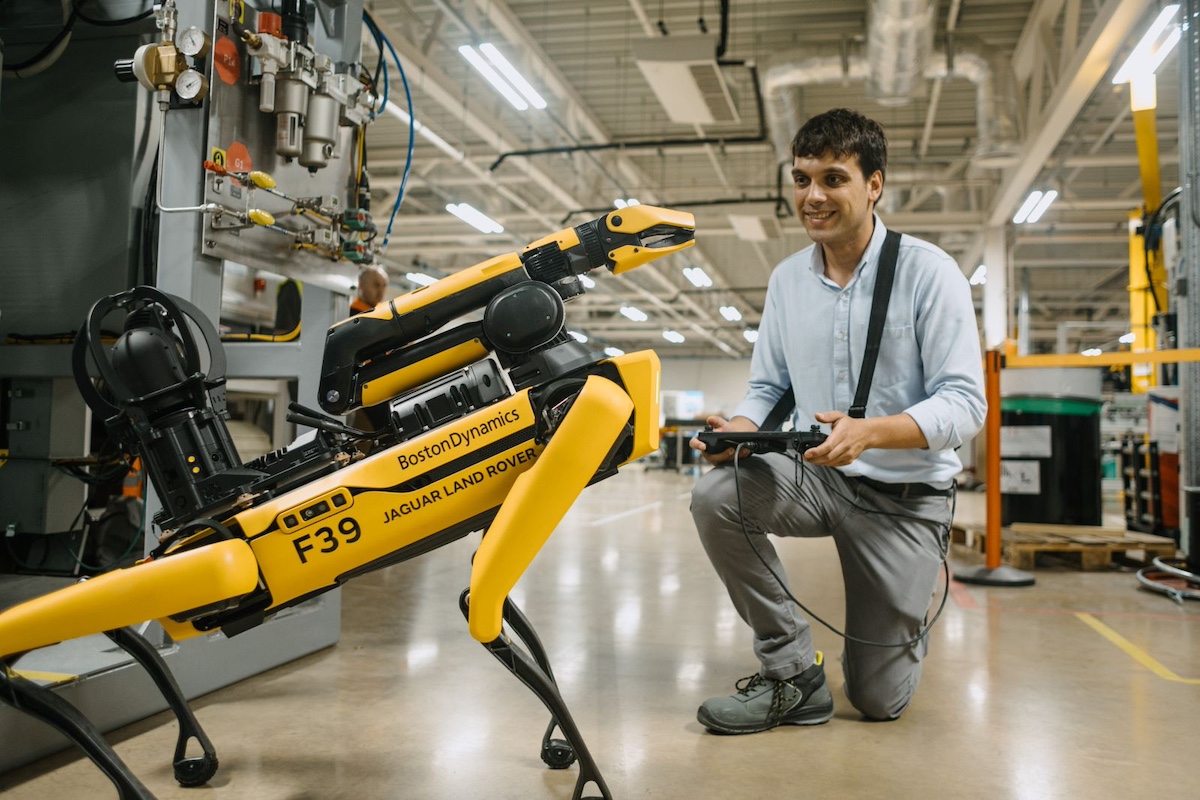 JLR svela “Rover”, il cane robot guardiano che utilizza l’AI per la sicurezza e l’efficienza JLR svela “Rover”, il cane robot guardiano che utilizza l’AI per la sicurezza e l’efficienza