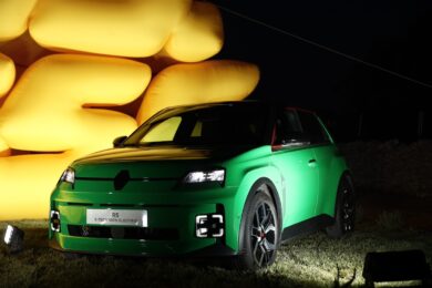 Renault al Salone Auto Torino 2024, elettrificazione e stile con la strategia Renaulution