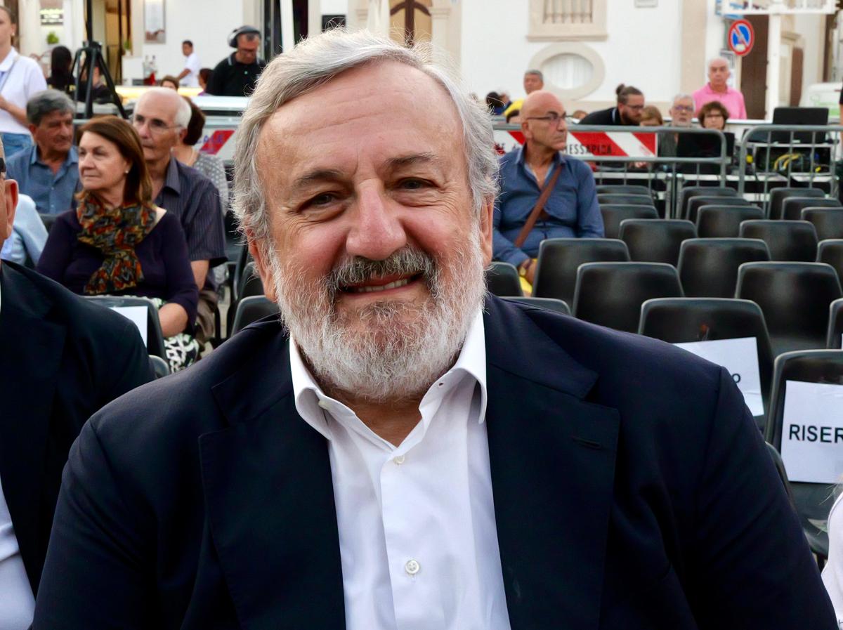 Puglia, appalto ai fratelli di Emiliano. La funzionaria della Regione: “Non sapevo della parentela”