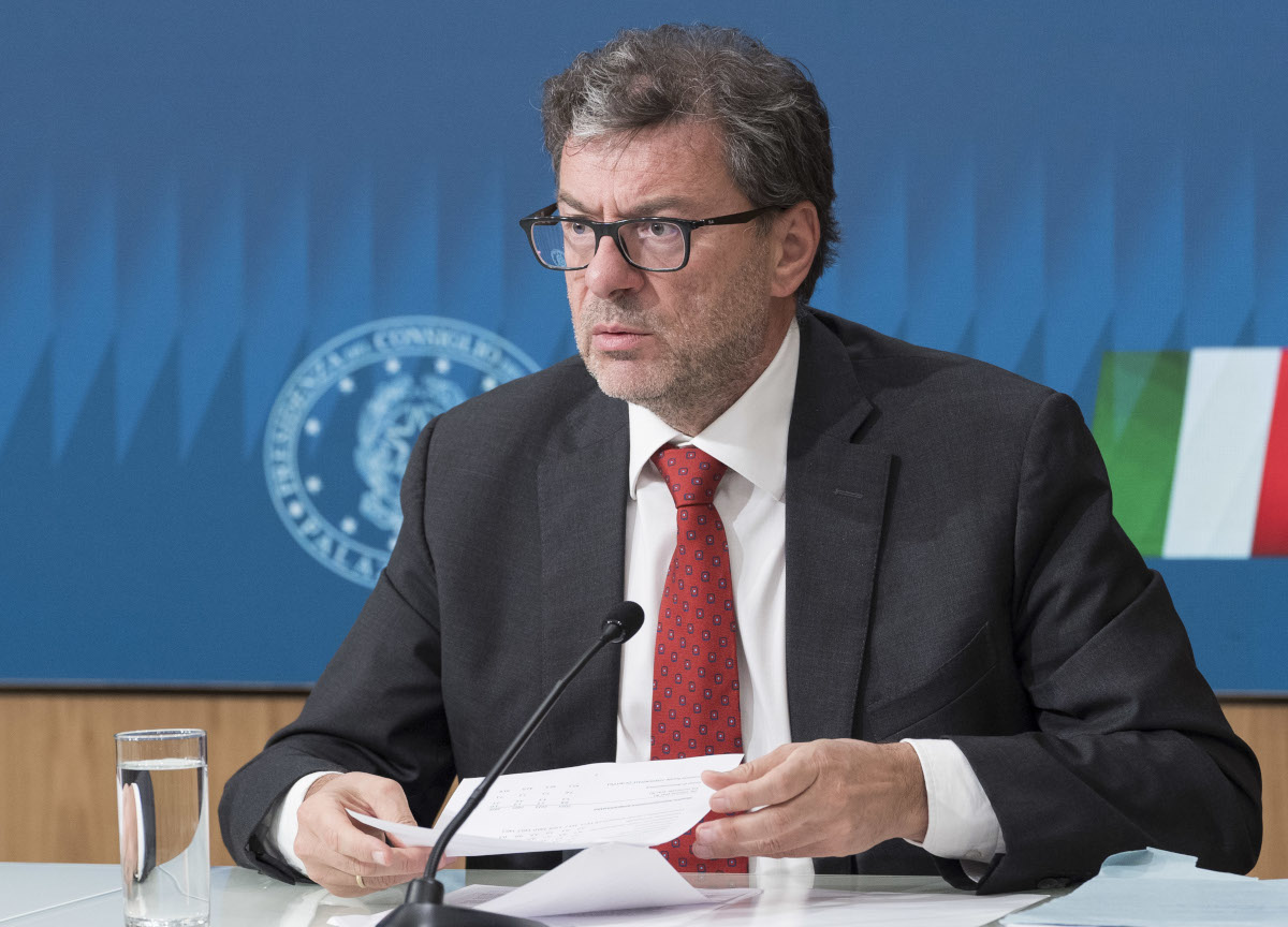 Manovra, per il bonus famiglie “mancano le coperture”. Ma Giorgetti e Meloni insistono