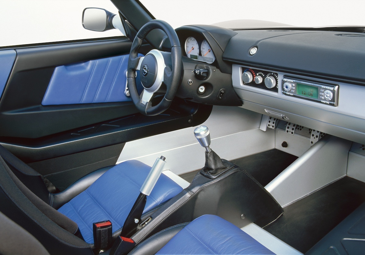 Opel Speedster Turbo, vent’anni di velocità pura e maneggevolezza estrema